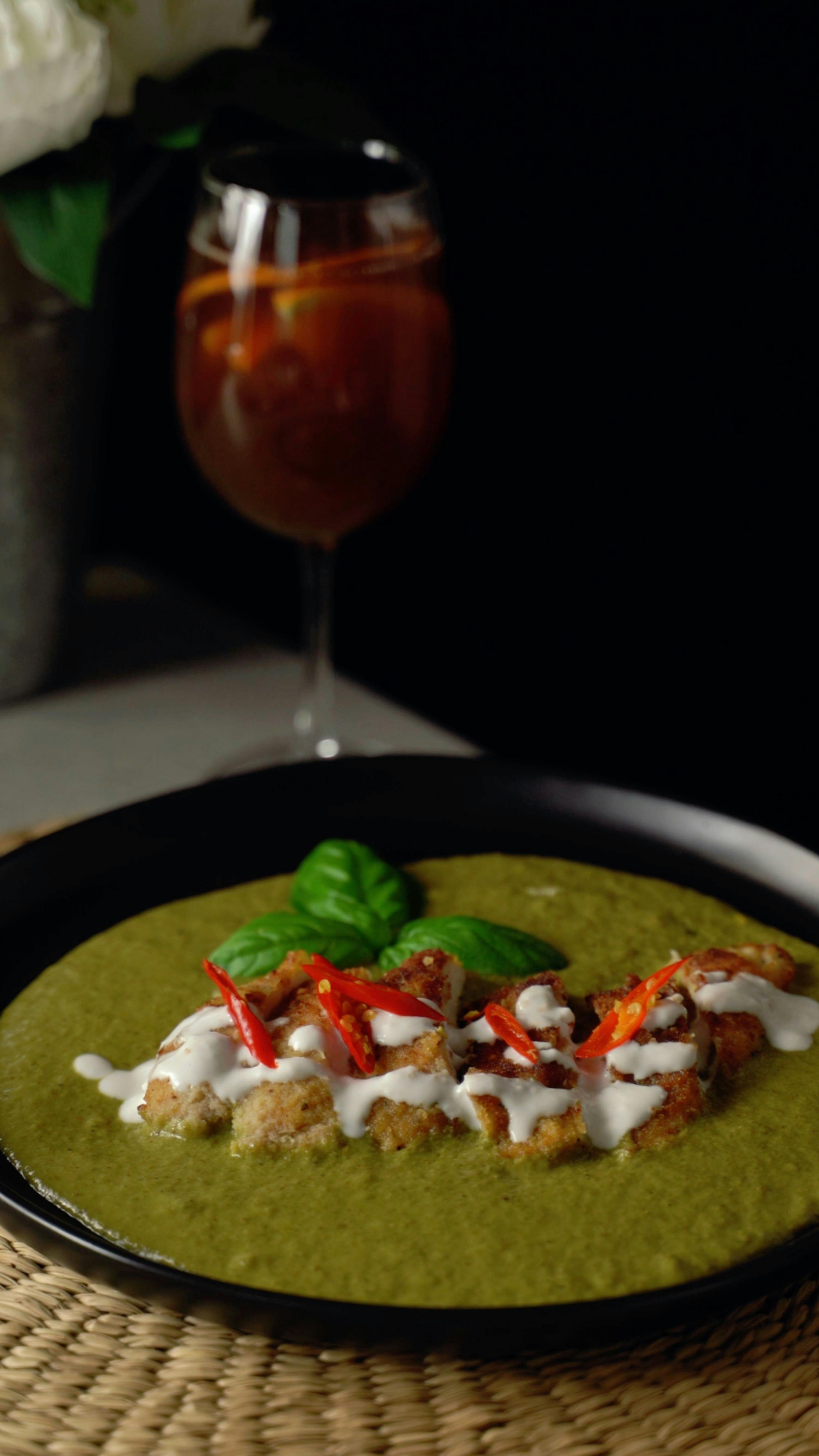 Green Puree Soup with Crispy Chicken