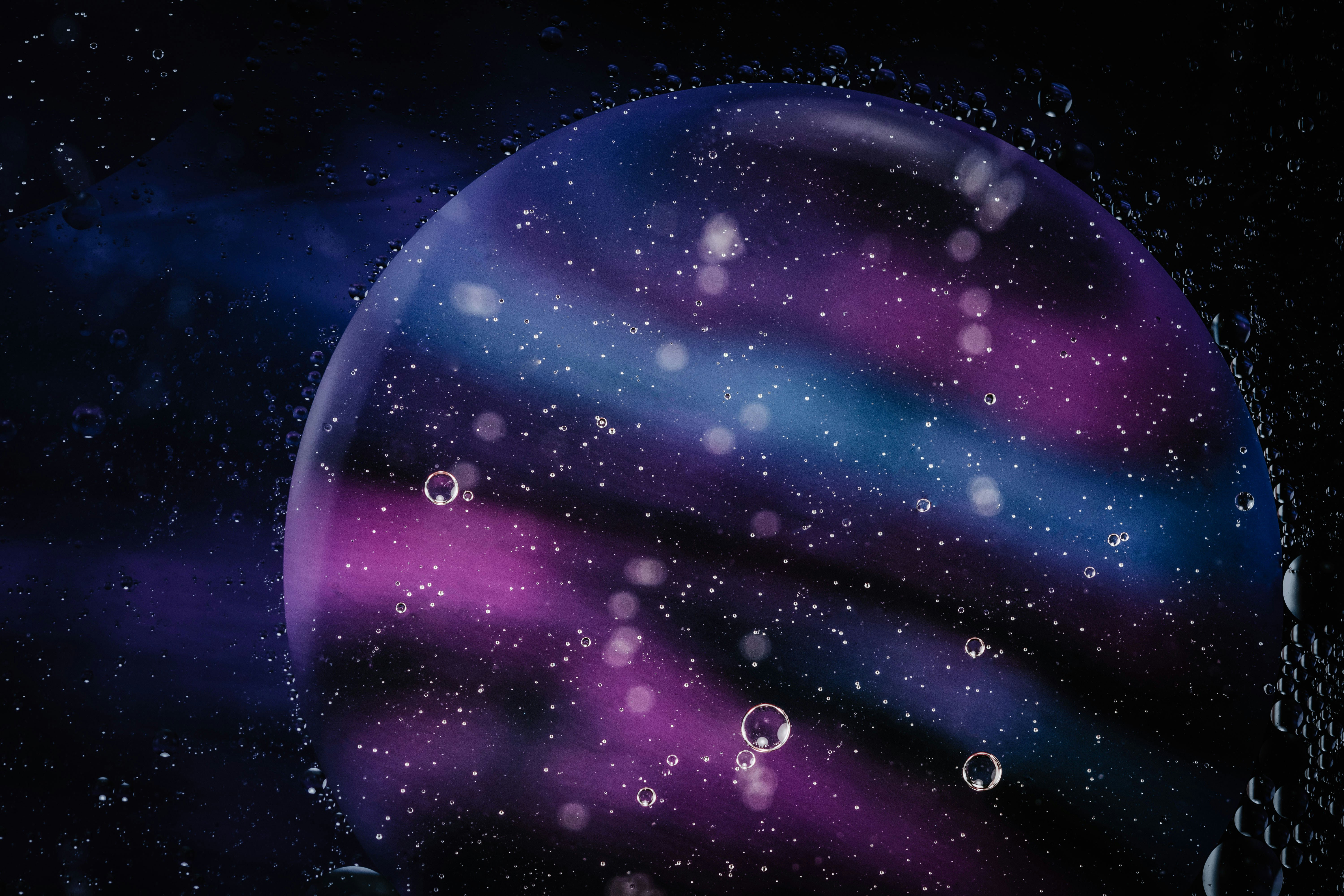 Galaxy Pattern Bubble in Liquid