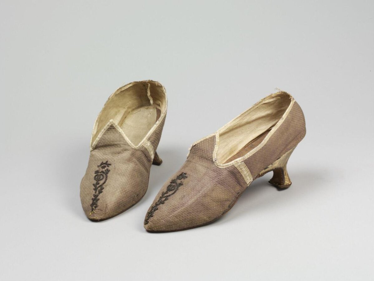 Vintage Embroidered High Heeled Shoes
