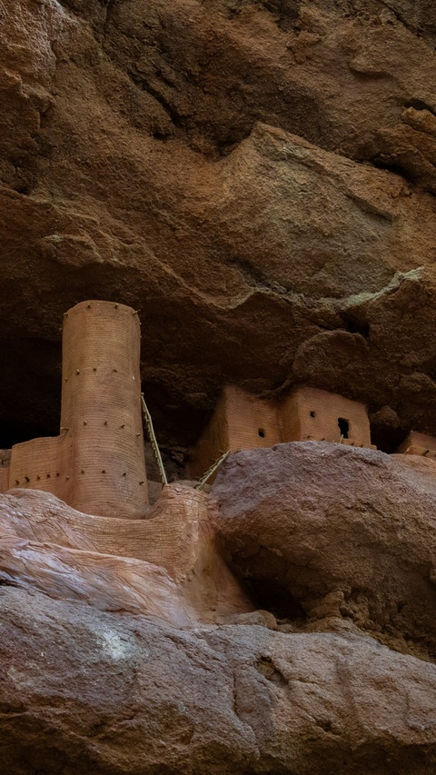 Ancient Cliff Dwelling Ruins