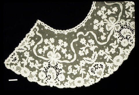 Vintage Handmade Lace Collar