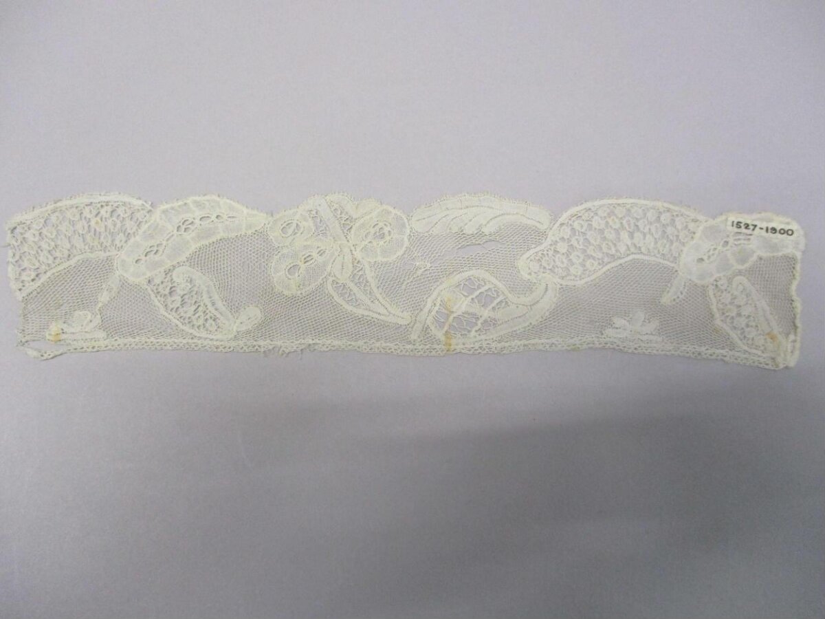 Off-white Antique Floral Lace Trim
