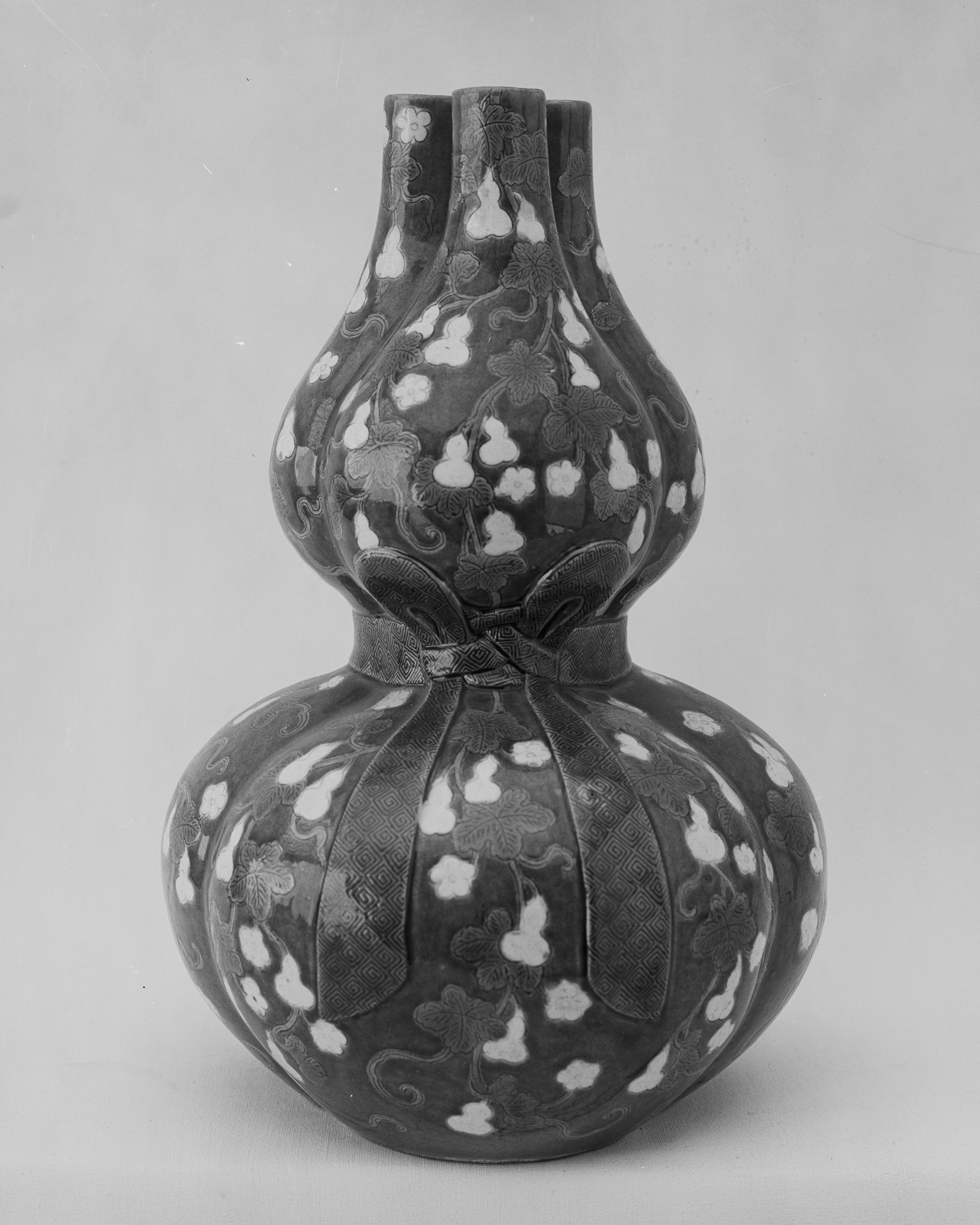 Antique Gourd-shaped Porcelain Vase