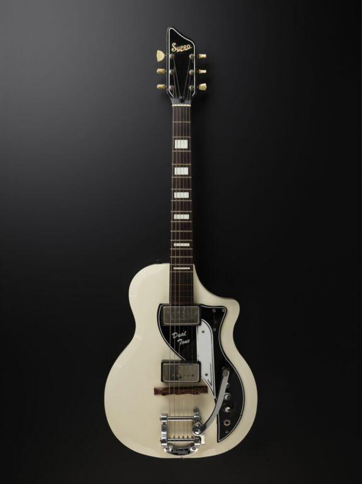 Vintage White Supro Electric Guitar — 4K Wallpapers