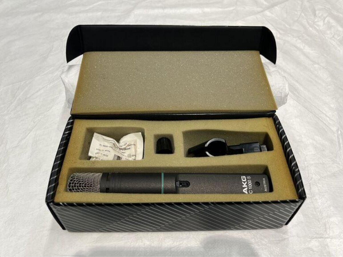 AKG C1000 S Microphone In Box