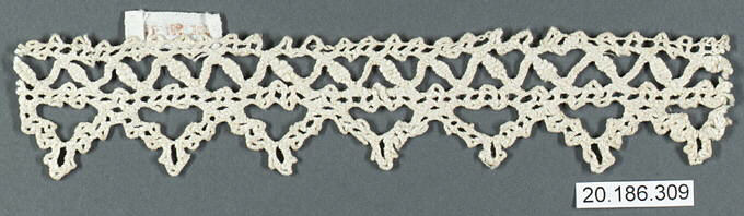 Antique Scalloped Lace Edging