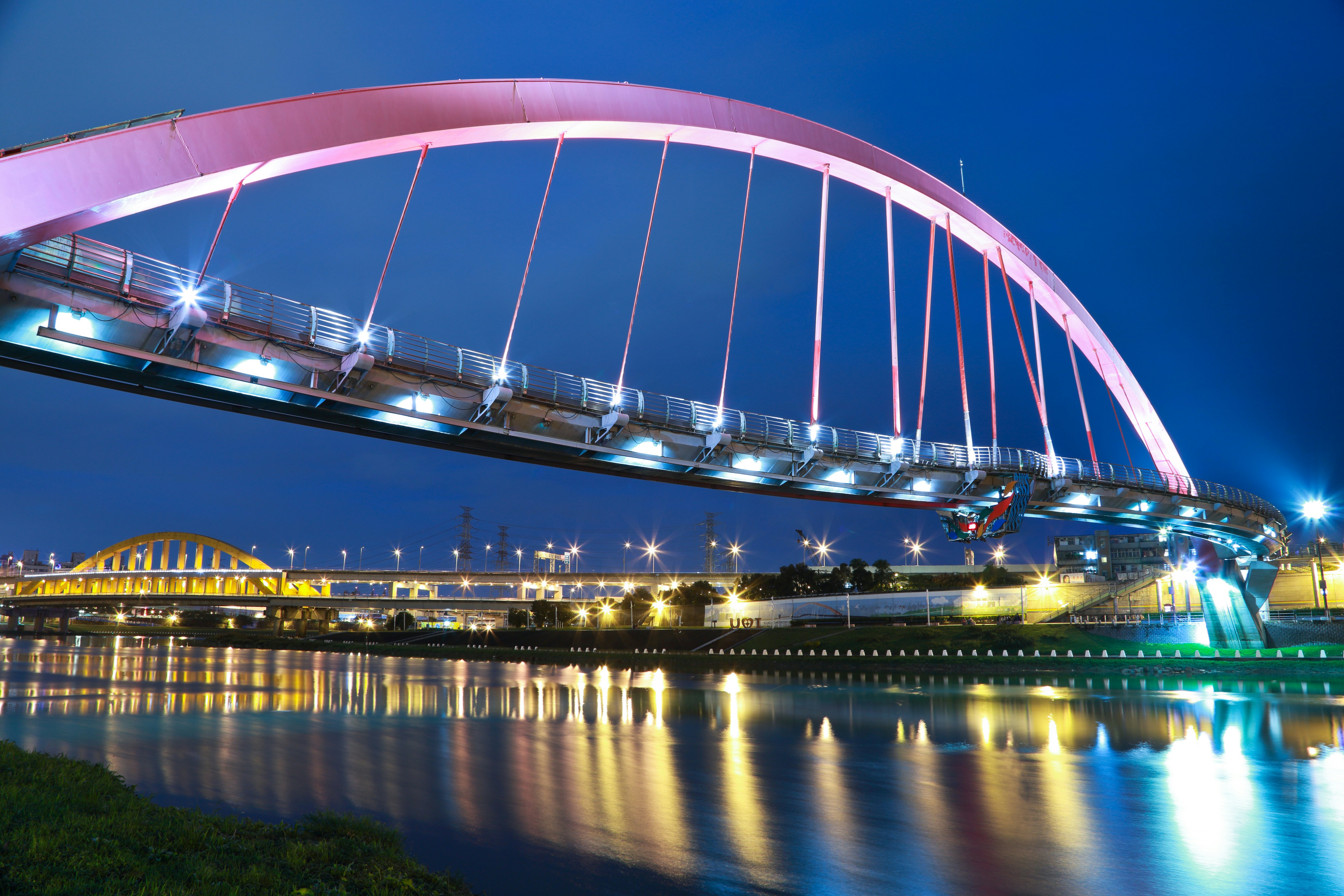 Night View of Pink Arch Bridge