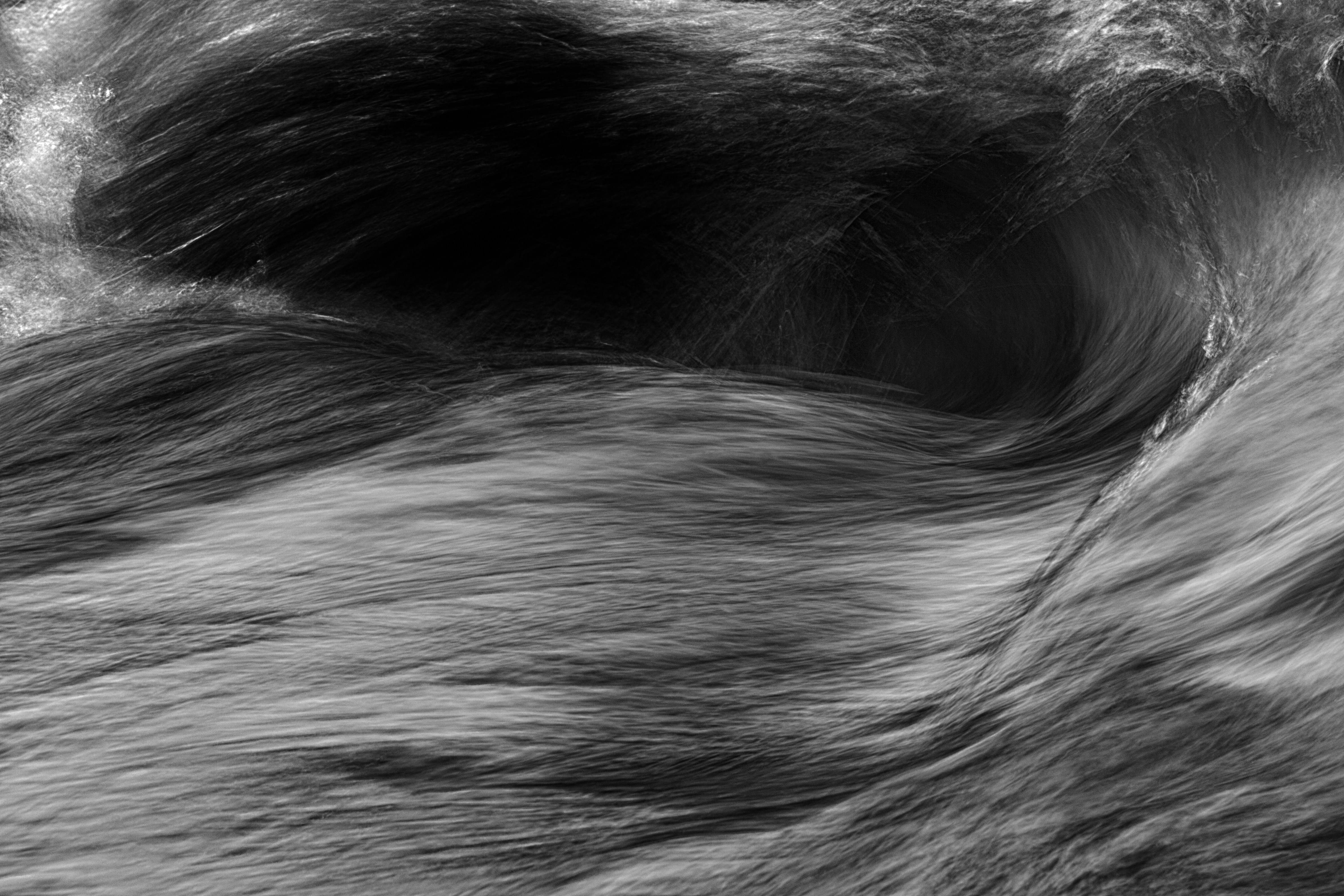 Black and White Barrel Wave
