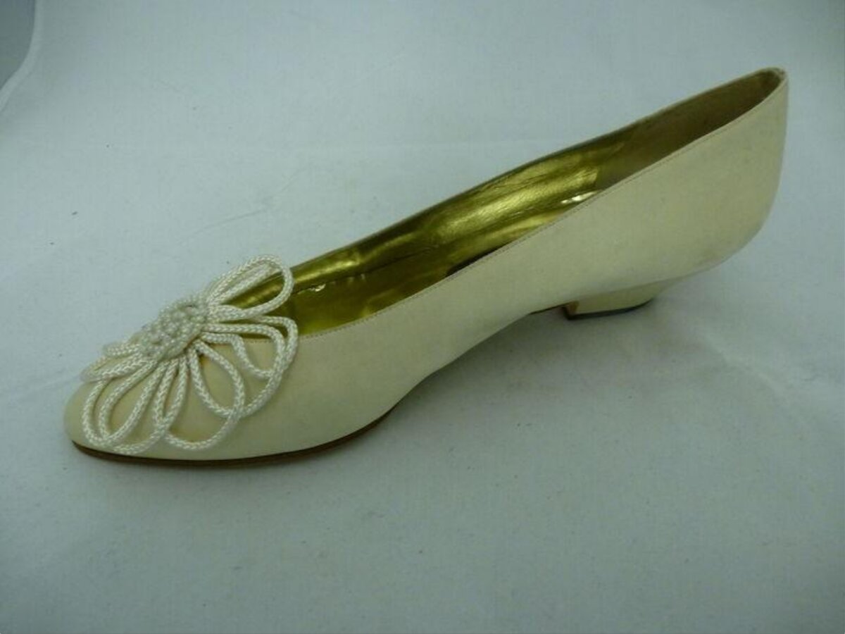 Cream Flower Embellished Low Heel Pump