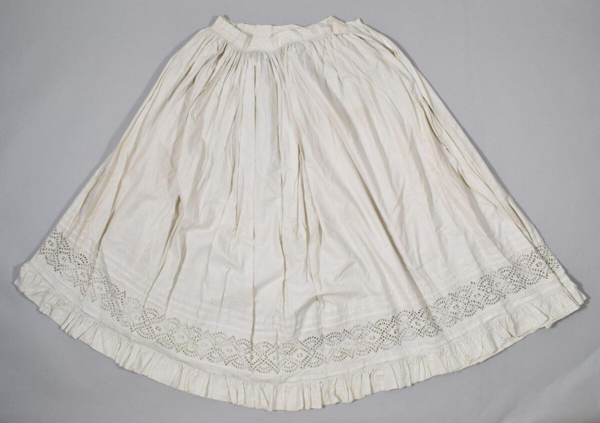 Vintage White Ruffled Eyelet Skirt