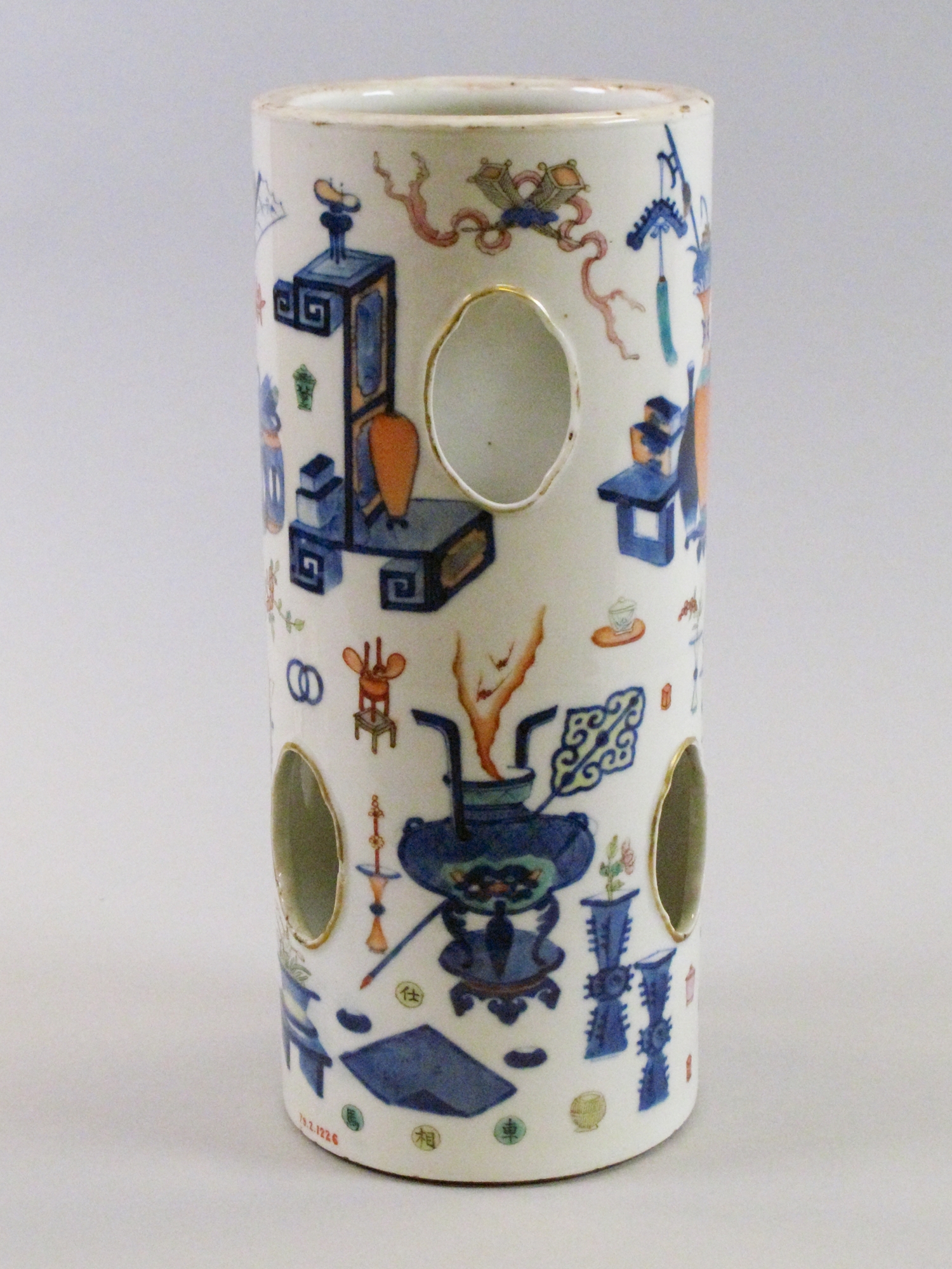 Bogu Pattern Open-work Porcelain Hat Stand