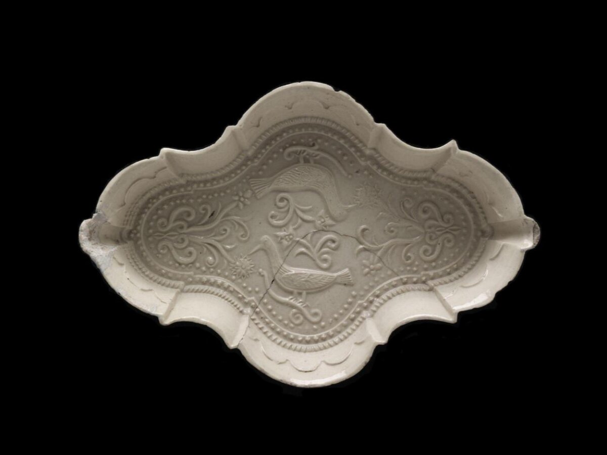White Embossed Bird Pattern Ceramic Dish