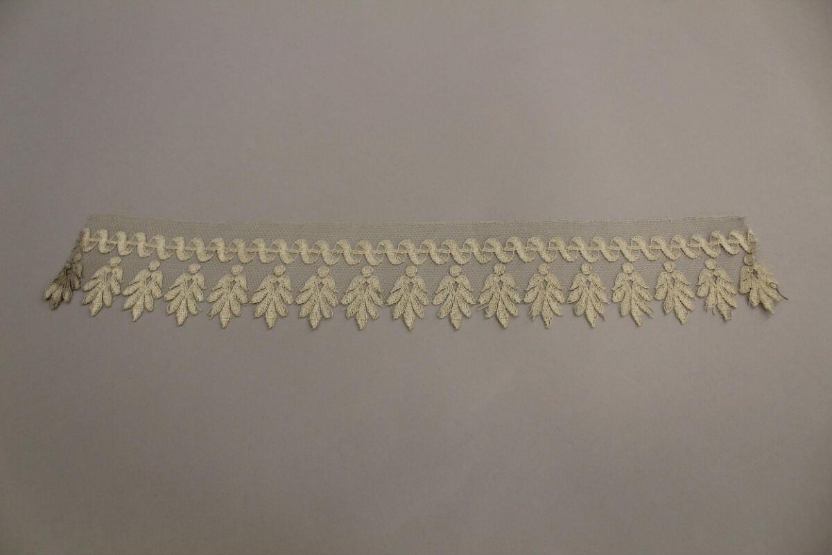 Ivory Leaf Pattern Lace Trim
