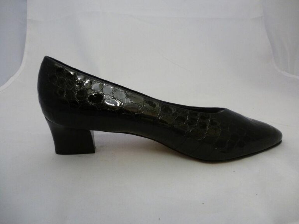 Black Croc Pattern Block Heel Pump