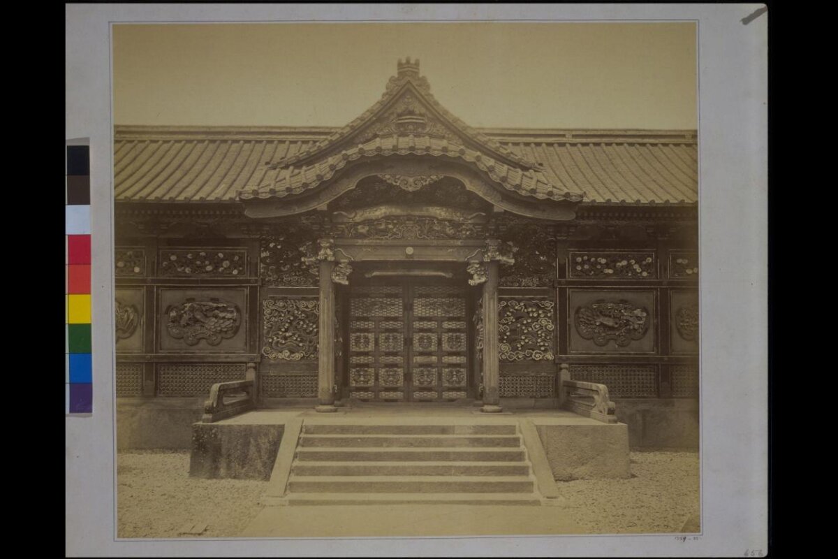 Vintage Photo of Traditional Japanese Building Entrance — Architecture
