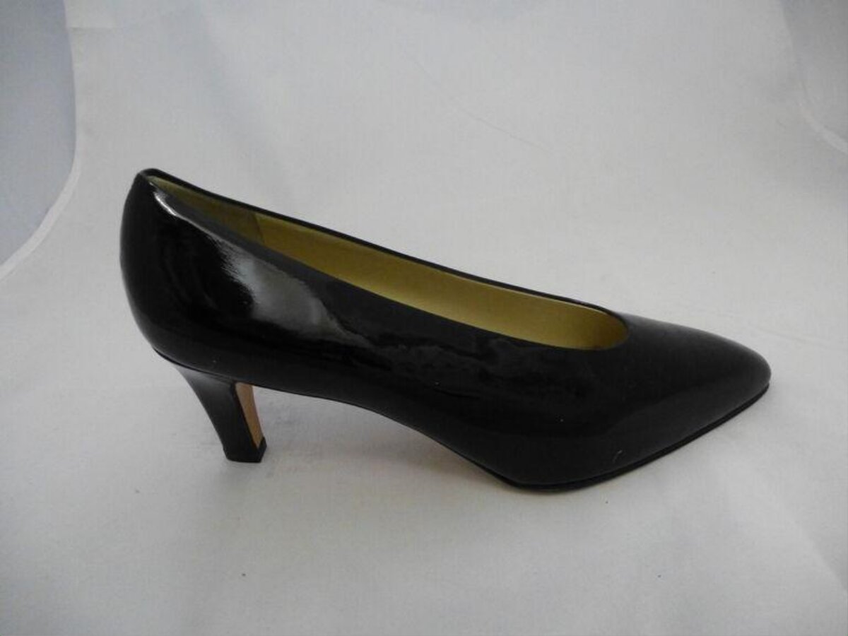 Black Pointed Toe High Heel Pump