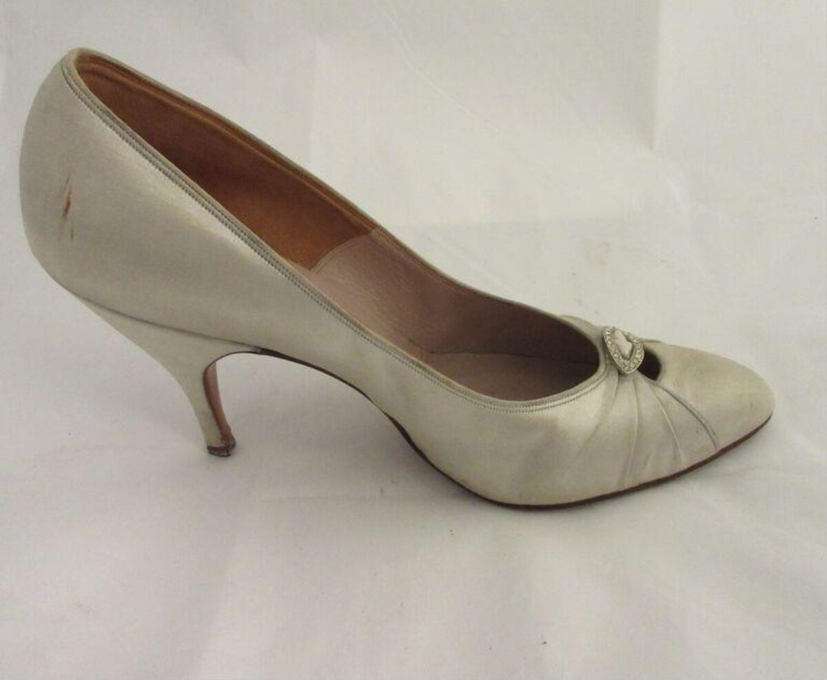 Vintage Ivory High Heel Pump