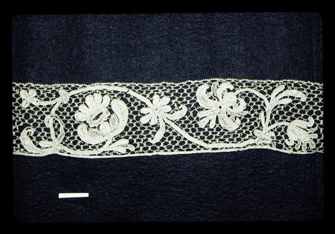 Vintage Floral Lace Border