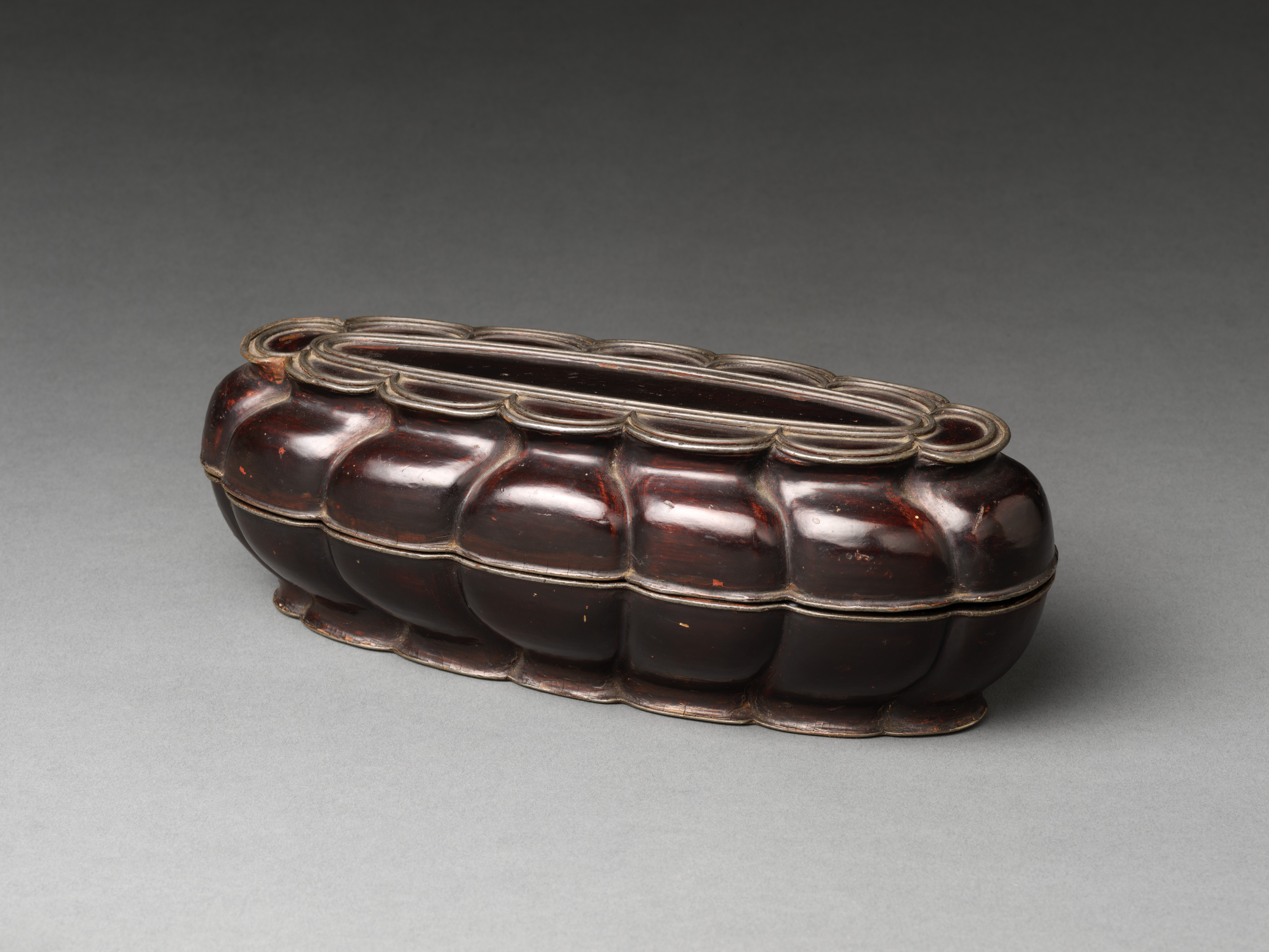 Dark Lacquer Flower-shaped Antique Box