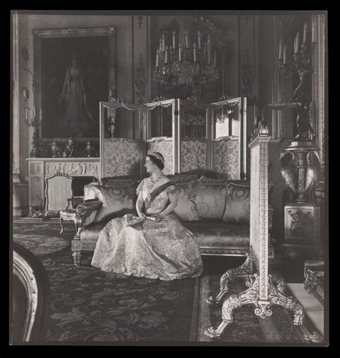Young Queen Elizabeth in Royal Drawing Room
