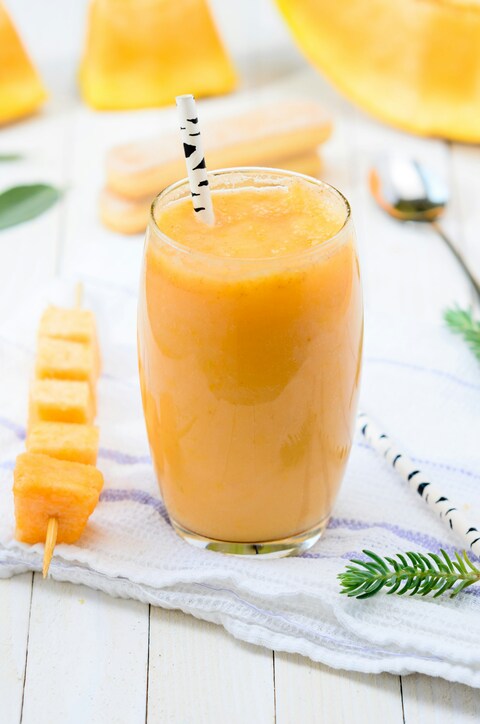 Cantaloupe smoothie in glass