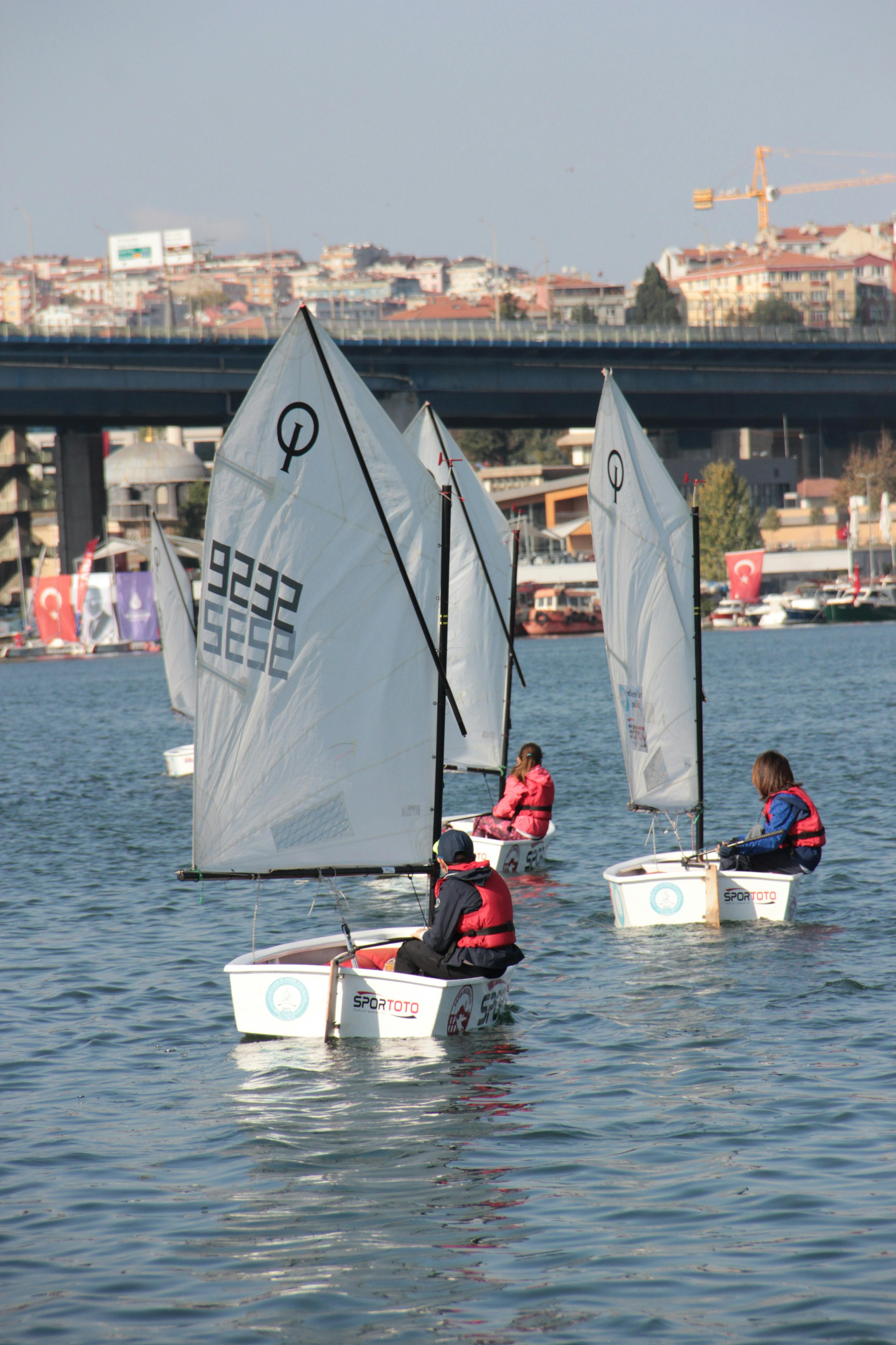 Sailing Dinghies on City River