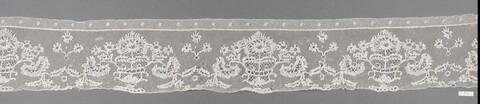 Antique White Lace Border