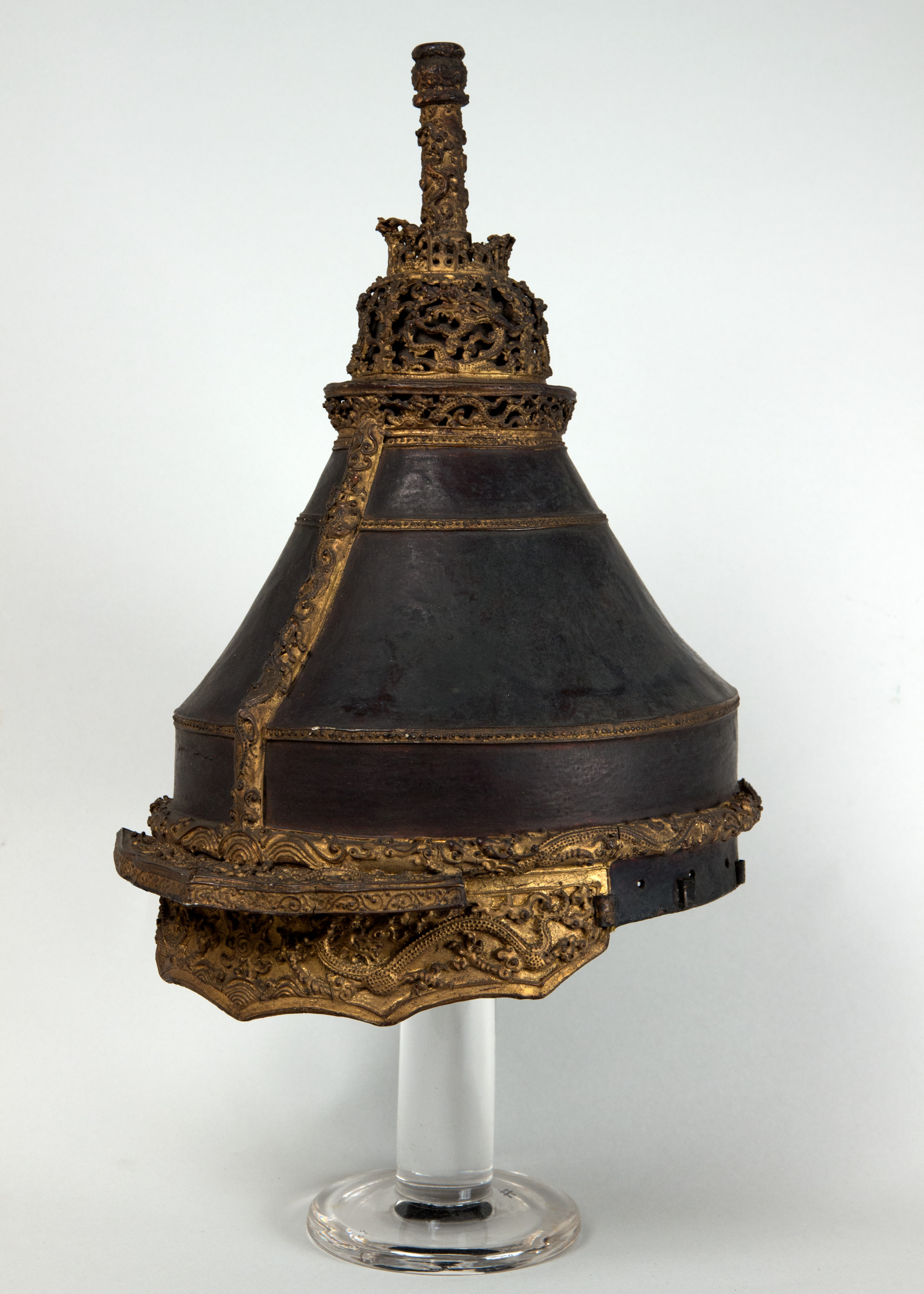 Ancient Gilded Dragon Pattern Helmet