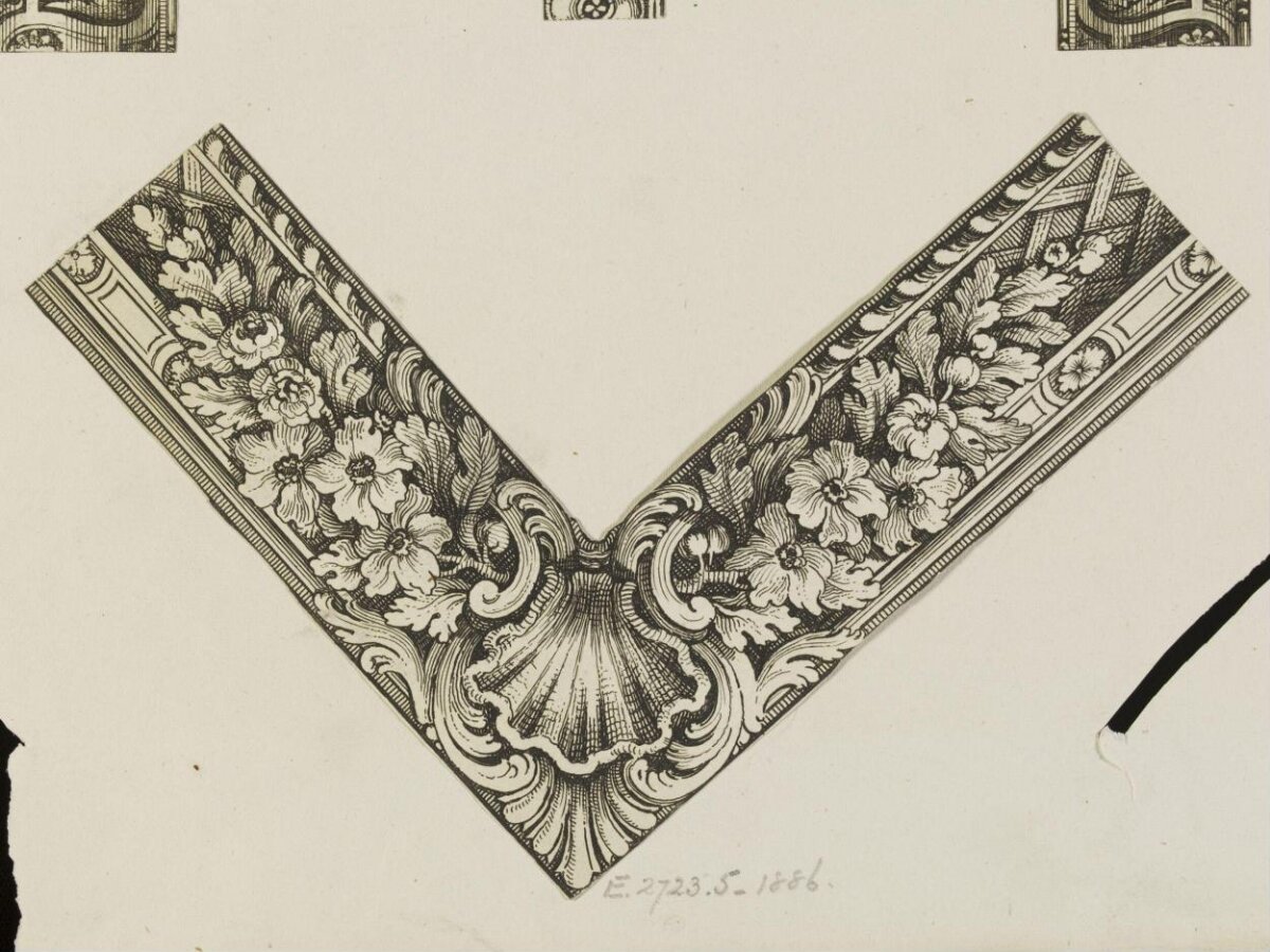 Engraved V-shaped Floral Ornament