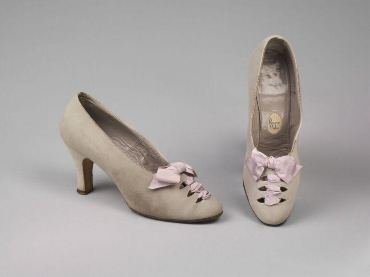 Vintage Beige High Heeled Pumps
