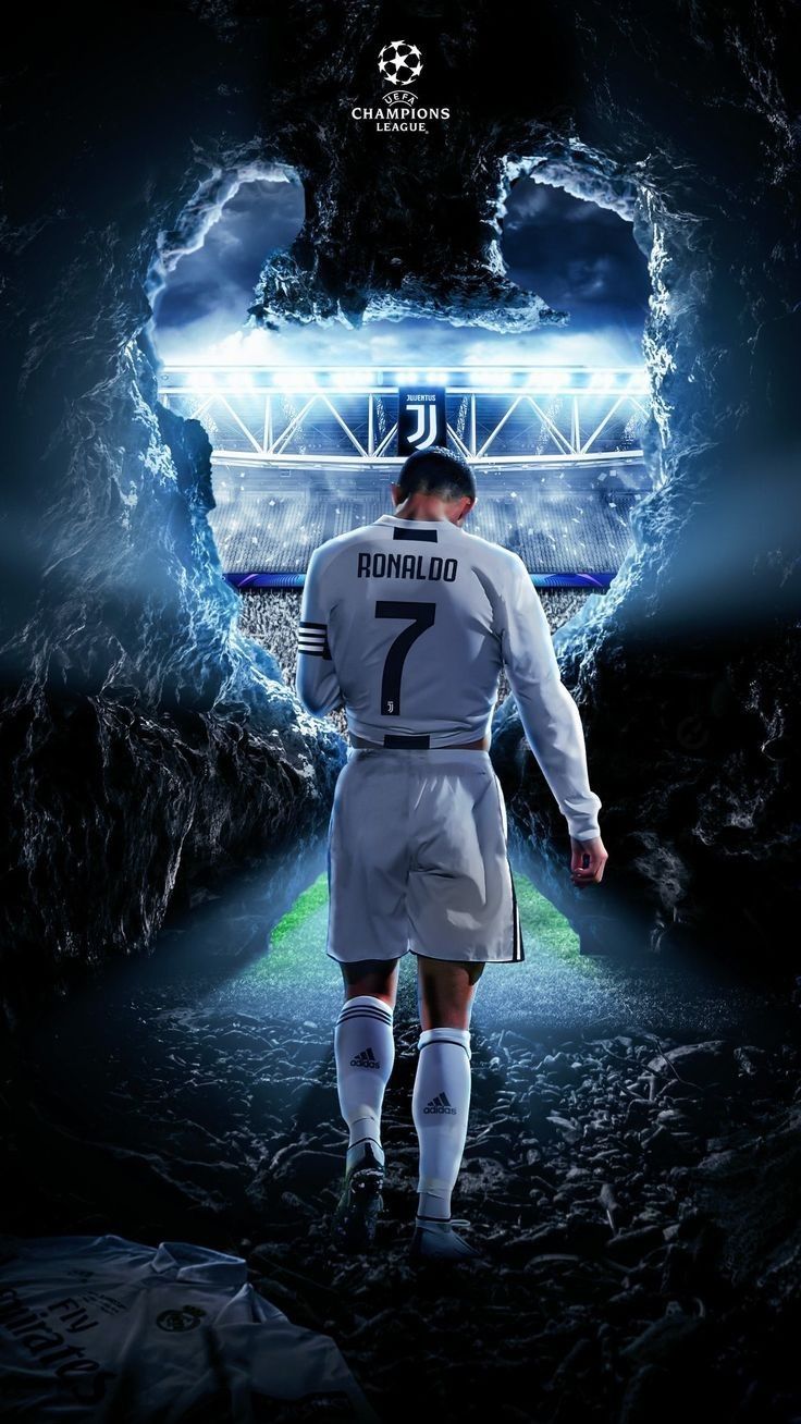 Ronaldo Walking to Juventus Stadium