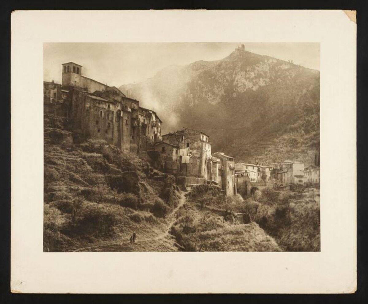 Vintage Hillside Mountain Village — Scenery
