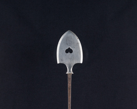Metal Arrowhead With Spade Cutout