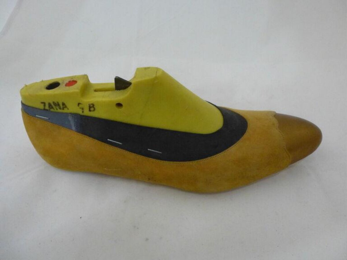 Yellow Marked Shoe Last for Shoemaking