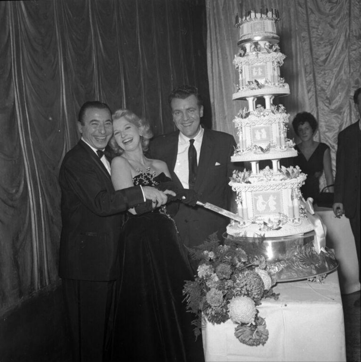 Vintage Wedding Cake Cutting