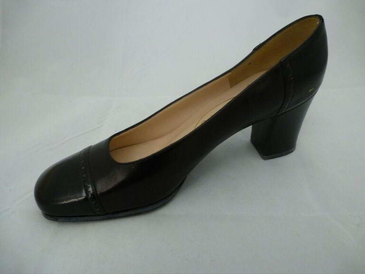 Black Leather Block Heel Pump