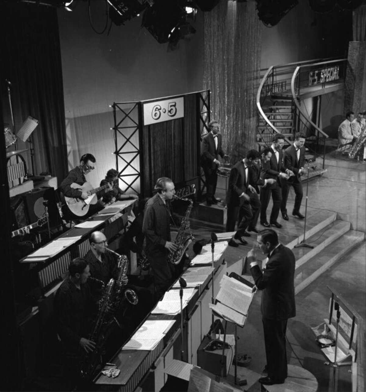 6.5 Special Live Band Performance
