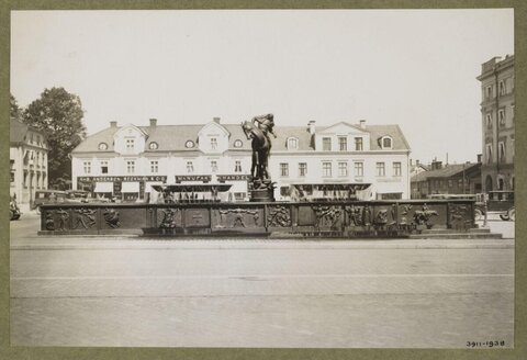 1930s City Square Fountain Statue