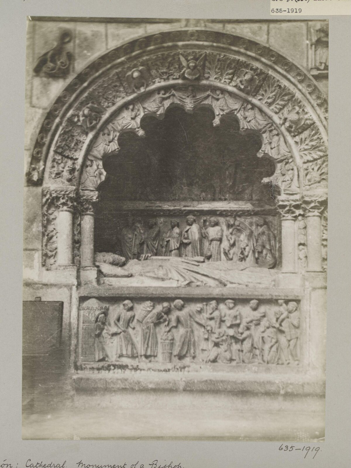 Bishop's Monument at León Cathedral