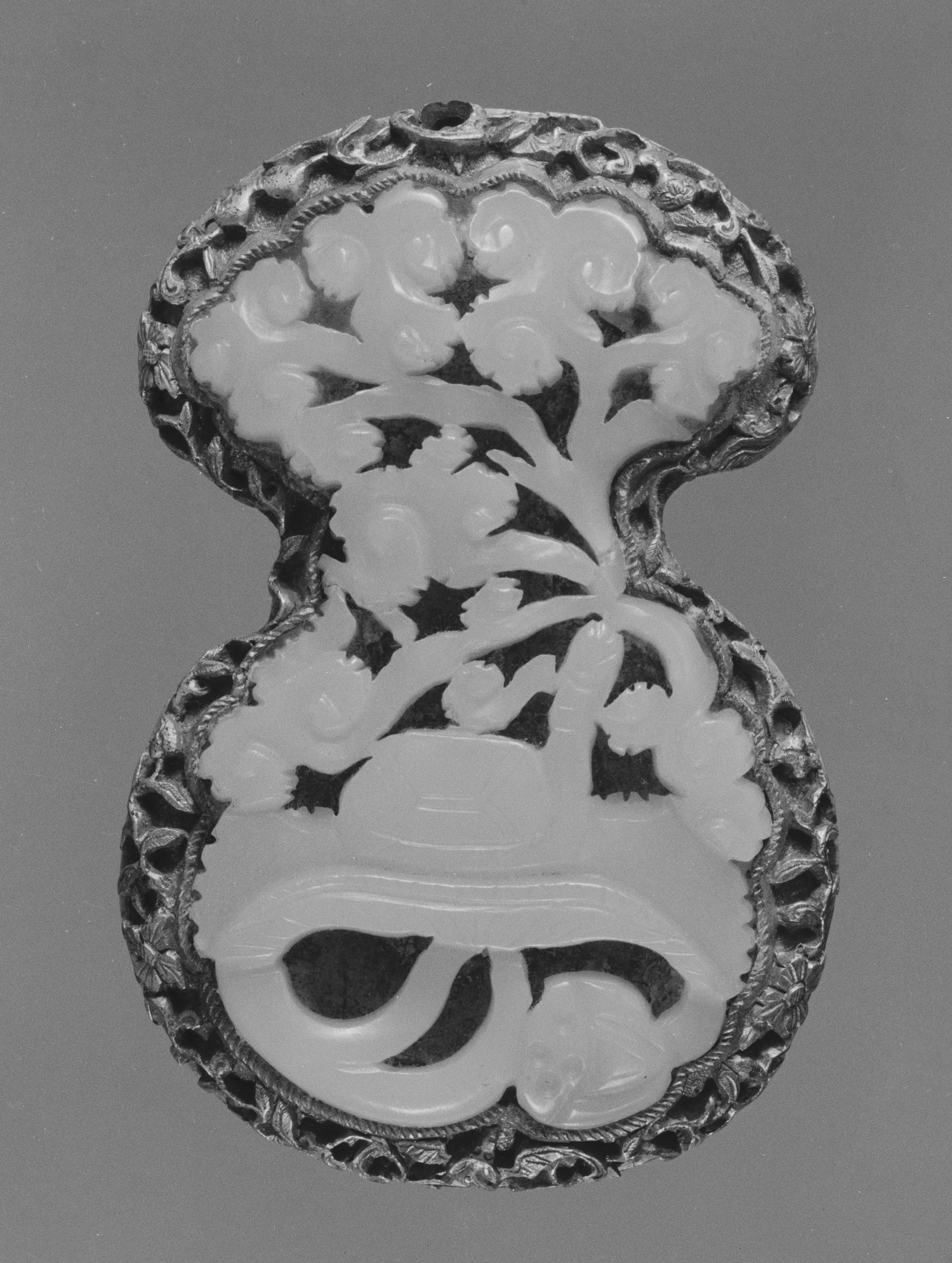 Silver-framed Gourd-shaped Carved Jade Pendant