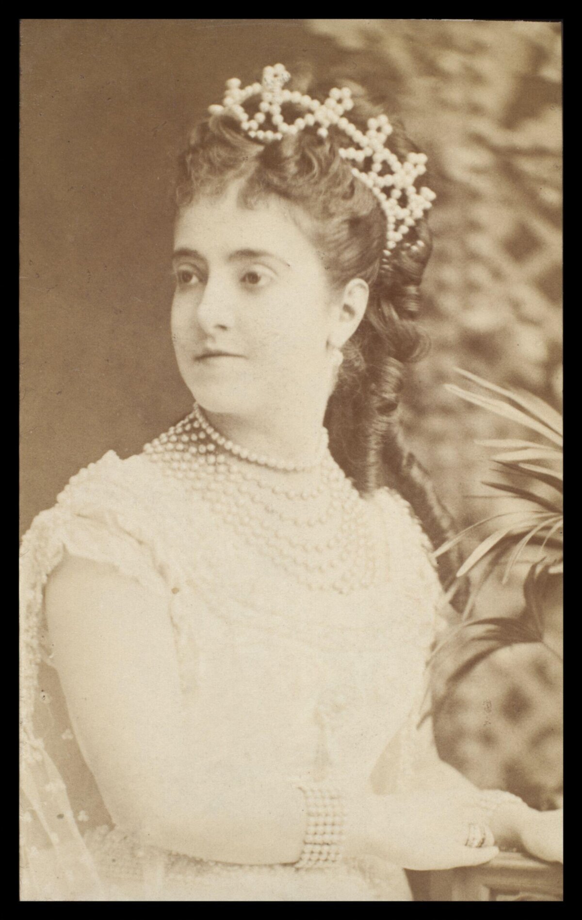 Vintage Portrait of Noble Woman with Pearls