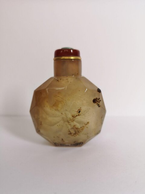 Antique Agate Snuff Bottle