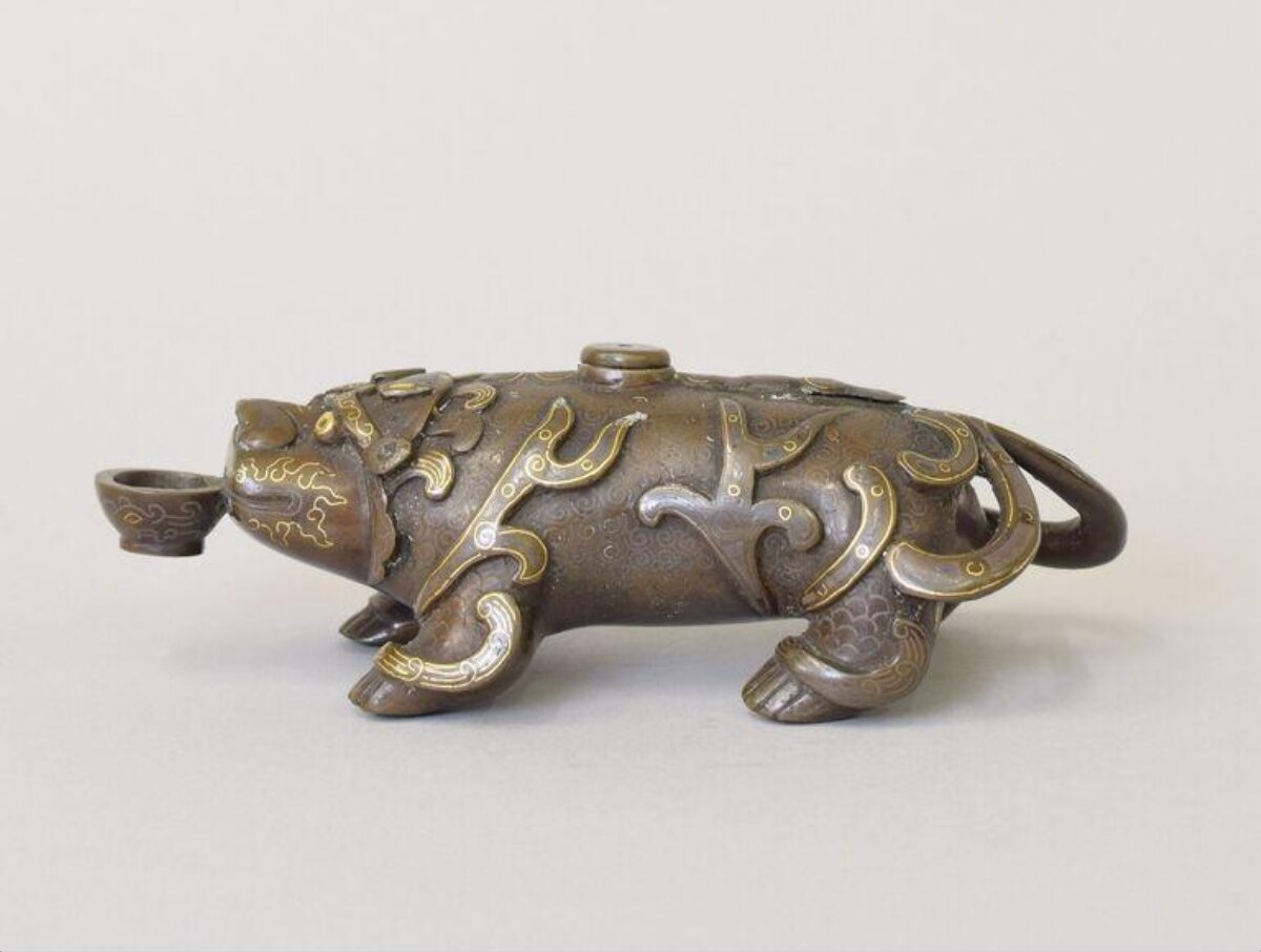 Bronze Inlaid Gold Beast-shaped Water Dropper