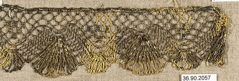 Antique Scalloped Metallic Lace Border