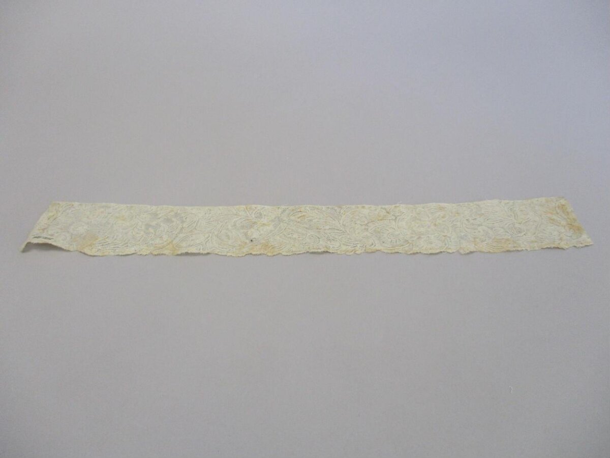 Antique Cream Lace Strip