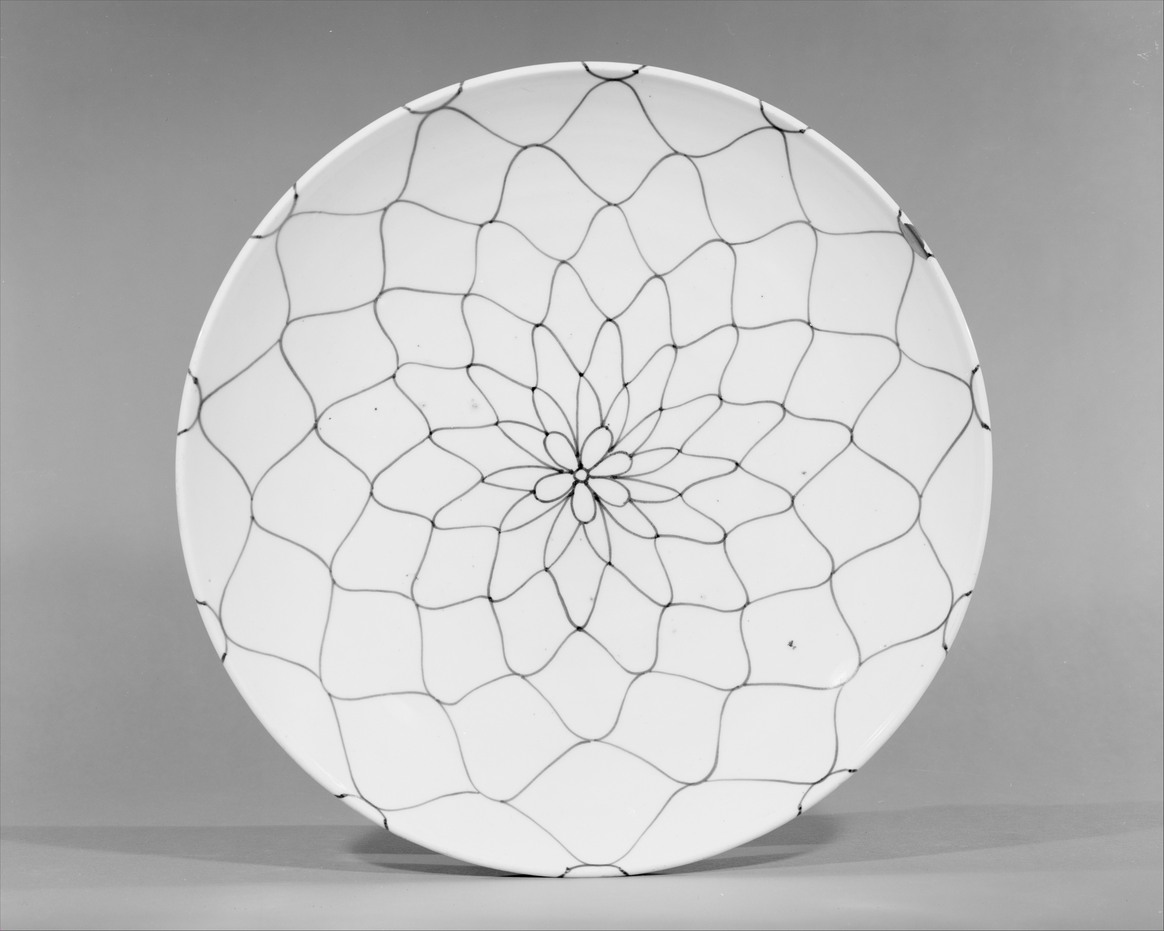 Decorative Net Pattern Porcelain Plate