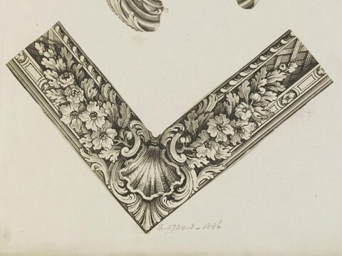 Engraved V-shaped Floral Ornament