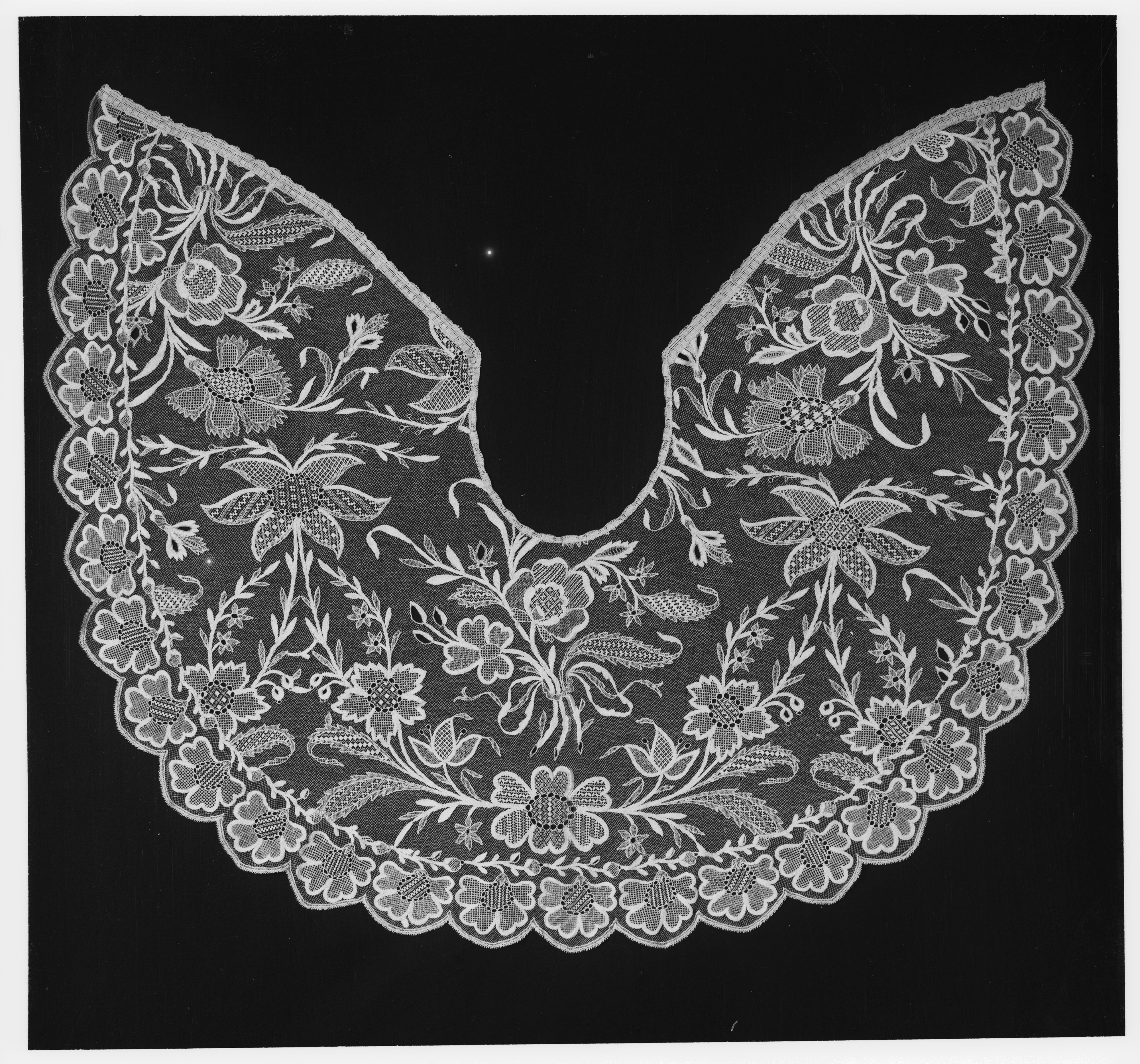 Vintage Floral Lace Collar
