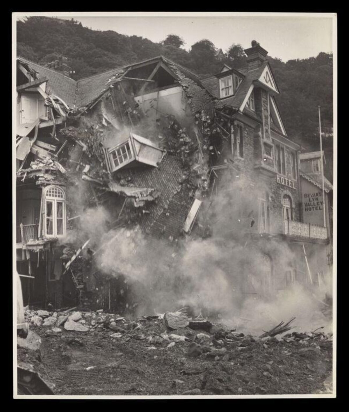 Collapsing Lyn Valley Hotel