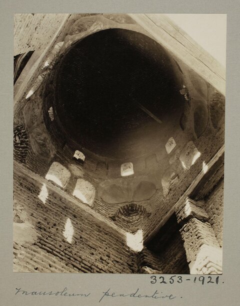 Mausoleum Pendentive Dome Interior